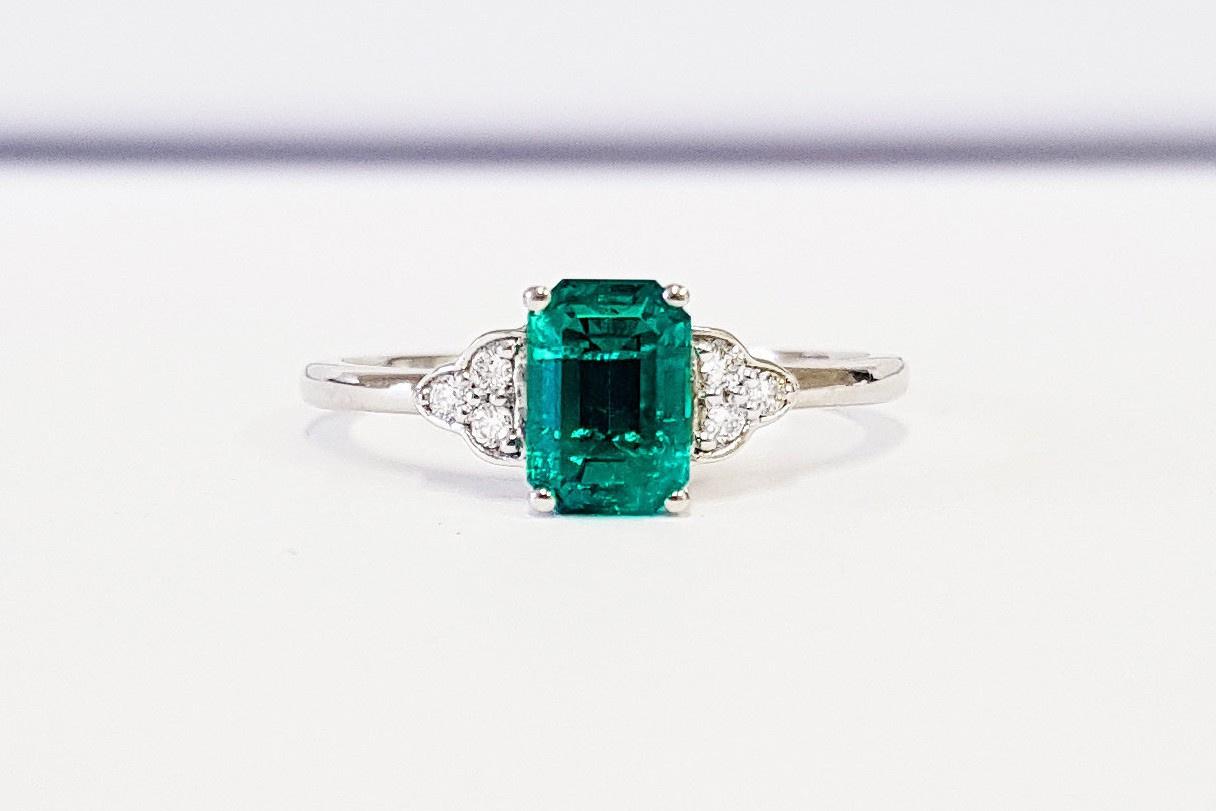 emerald-and-diamond-ring
