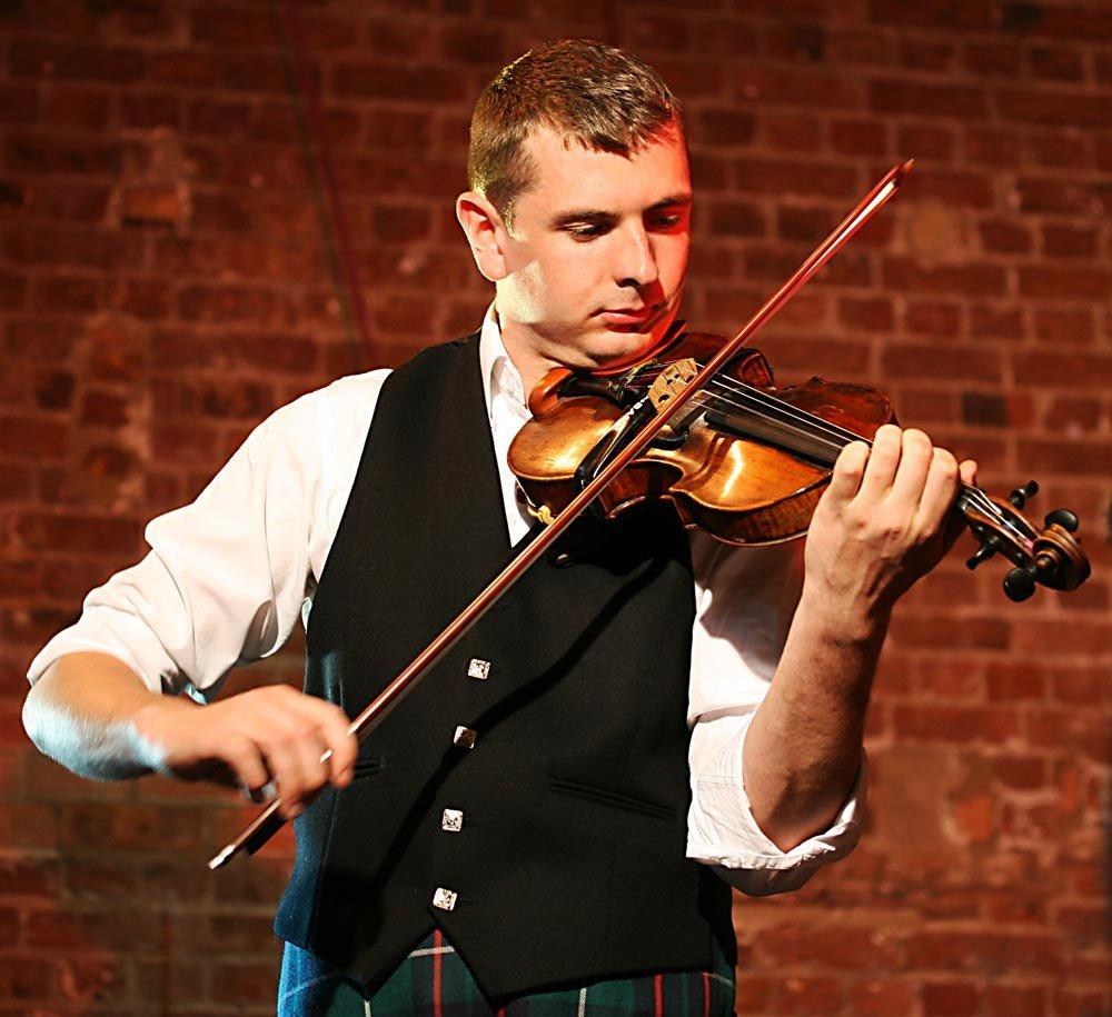 live-ceremony-music-on-a-budget-violinist-2