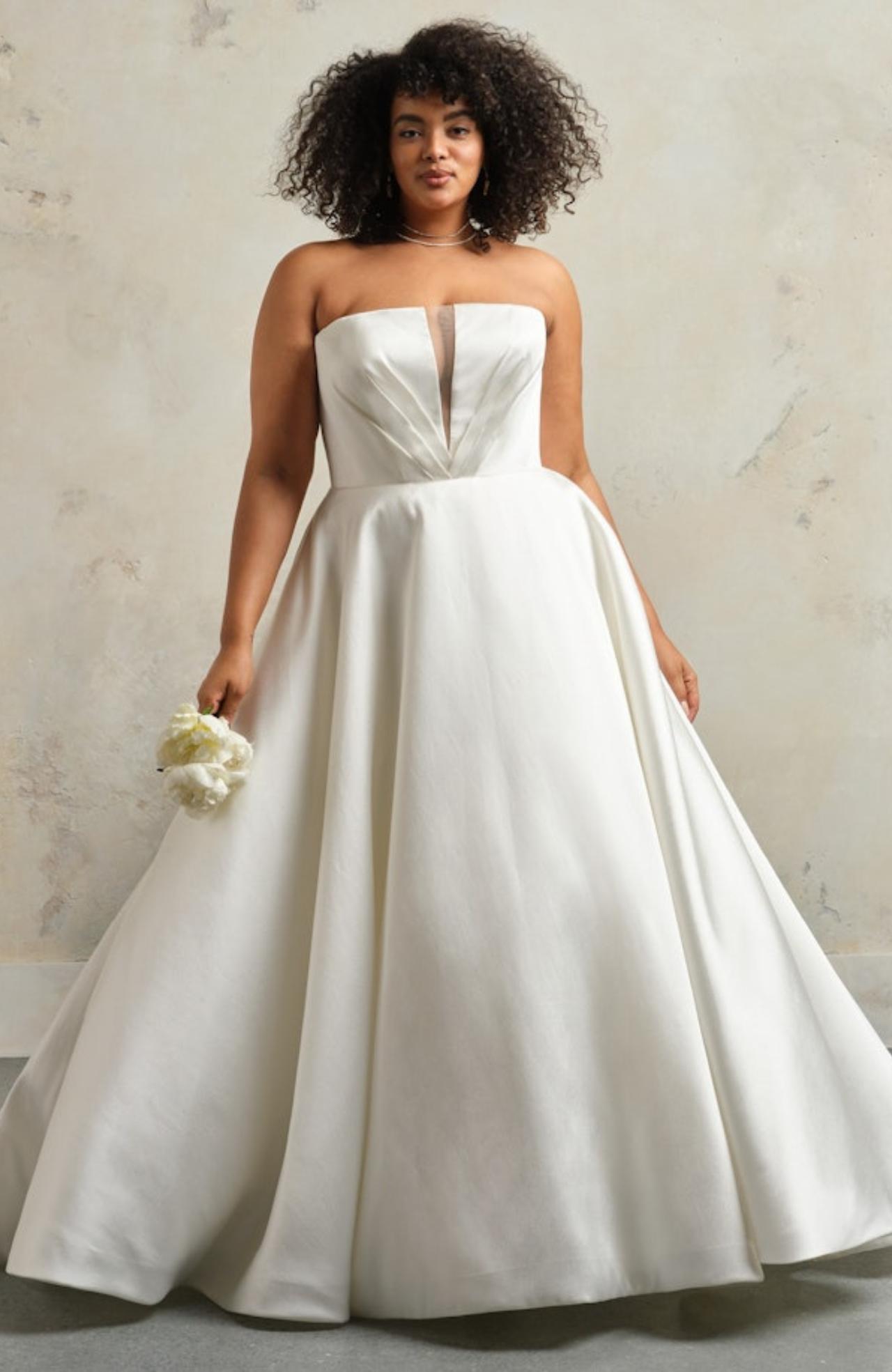 plus size bride in strapless wedding gown 