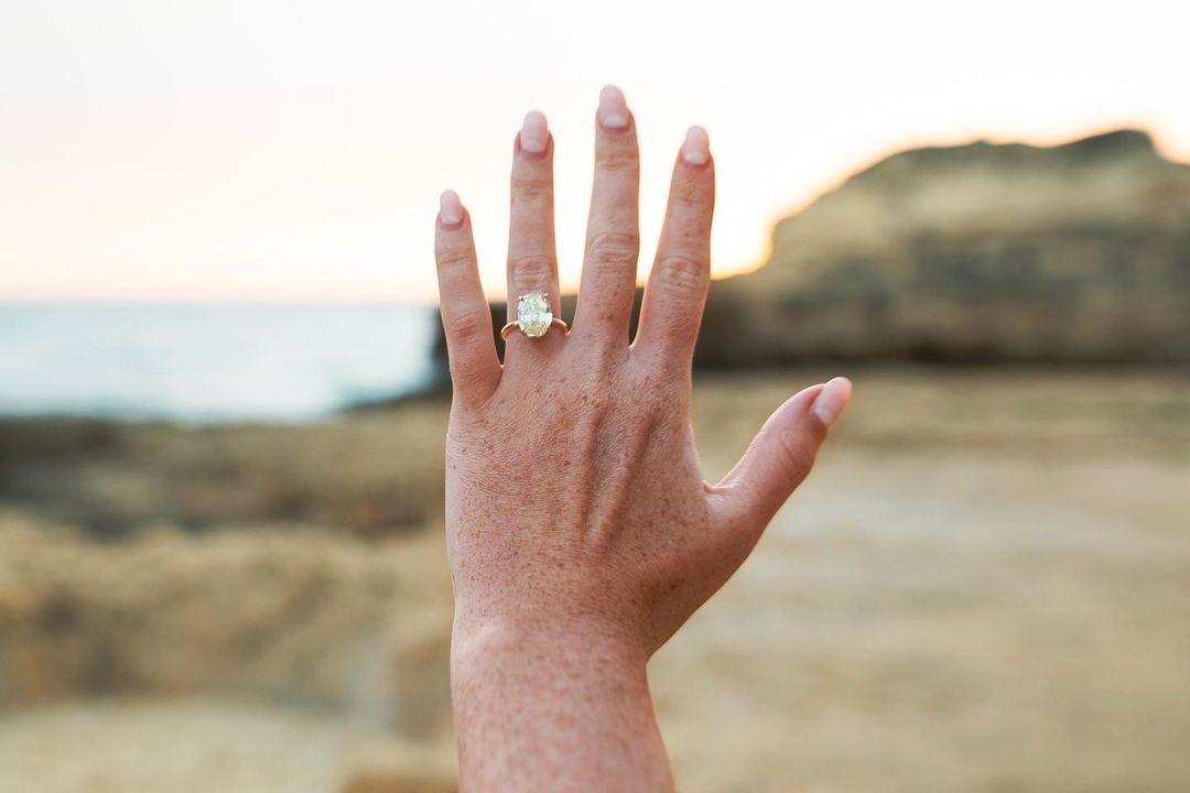 Lucy Diamond Engagement Ring (2 Carat) -18K White Gold
