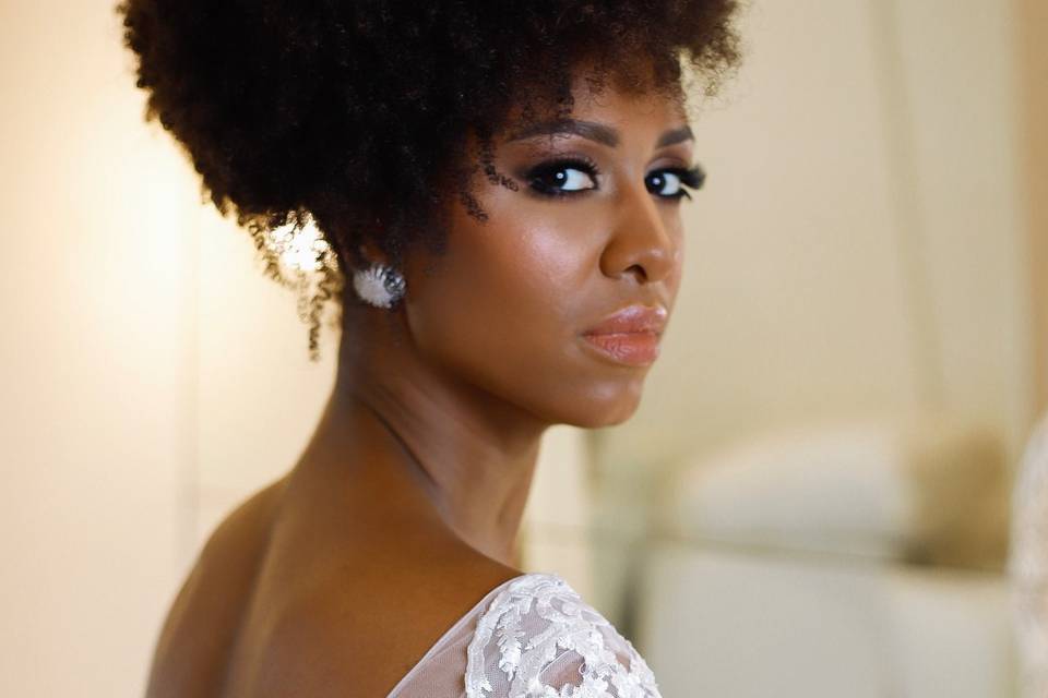 Bride with long thick eyelashes