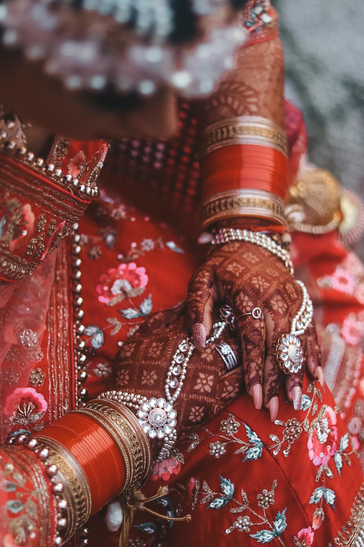 What to Expect at a Hindu Wedding: Traditions & Etiquette Explained ...