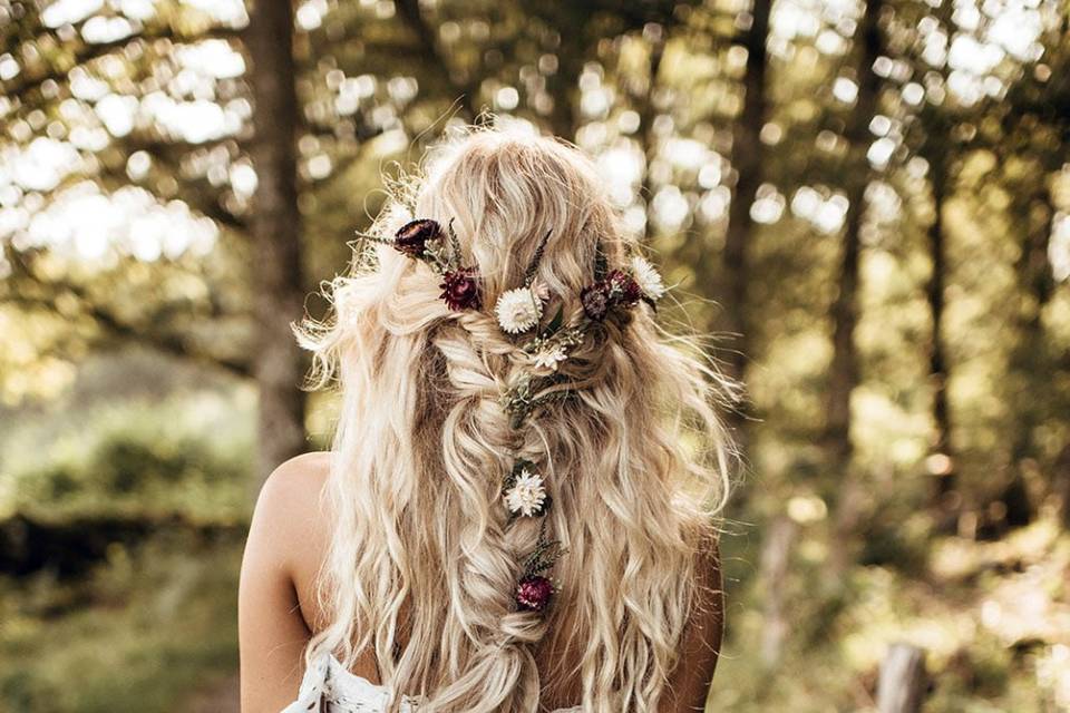 34 Boho Wedding Hairstyles for Every Bride