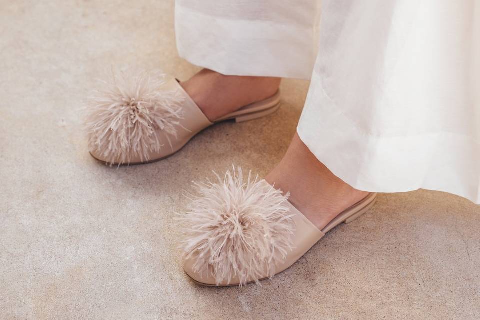 Feather puff nude flats 