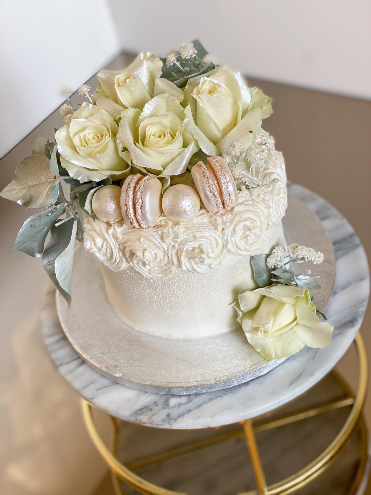 Lavish wedding cake Stock Photo - Alamy