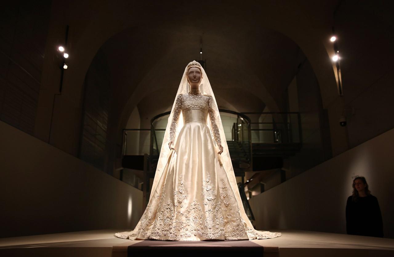 worlds most expensive wedding dress worth 19 million