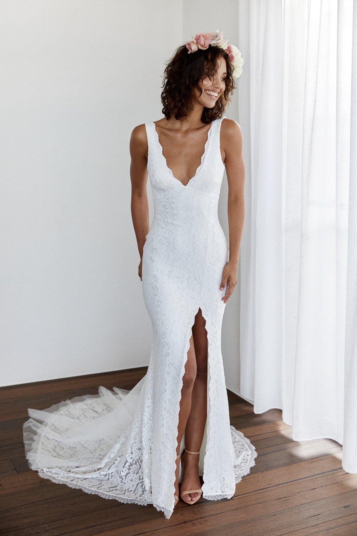 Sexy Illusion Bodycon Wedding Dress With Half Sleeves Customizable Mini  Bridal Gown For 2023 Parties T230502 From Mengyang04, $44.13 | DHgate.Com