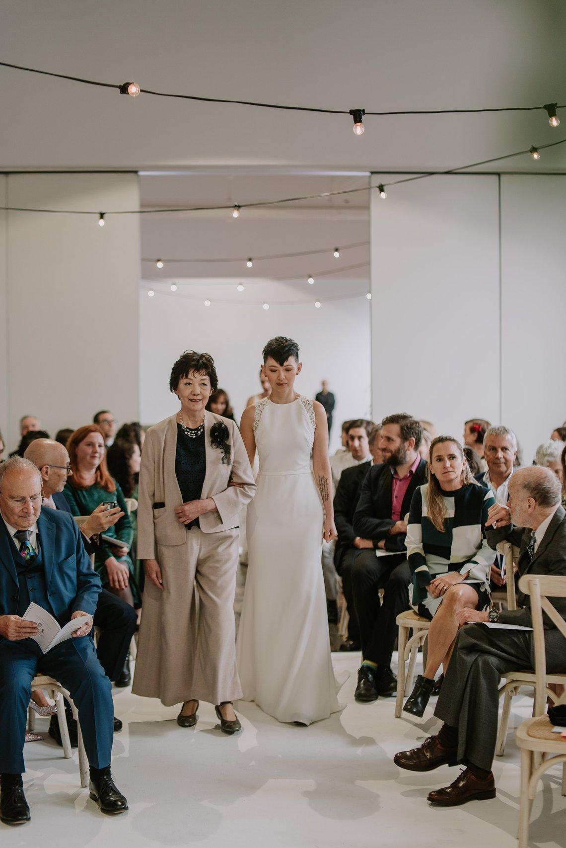 Bride, Misa, walks down the aisle with her mum