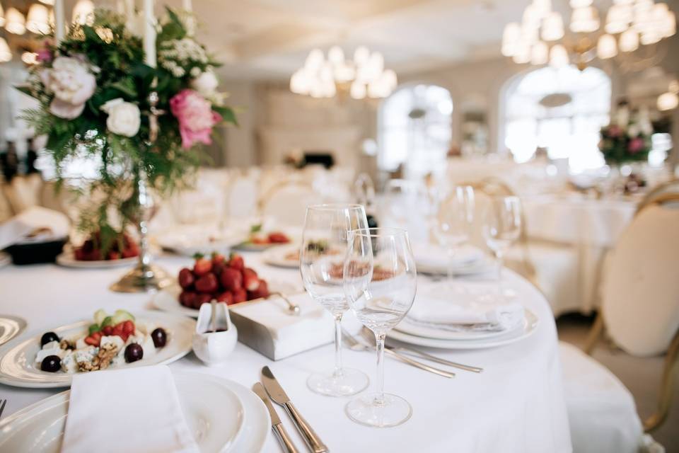 A table at a wedding breakfast