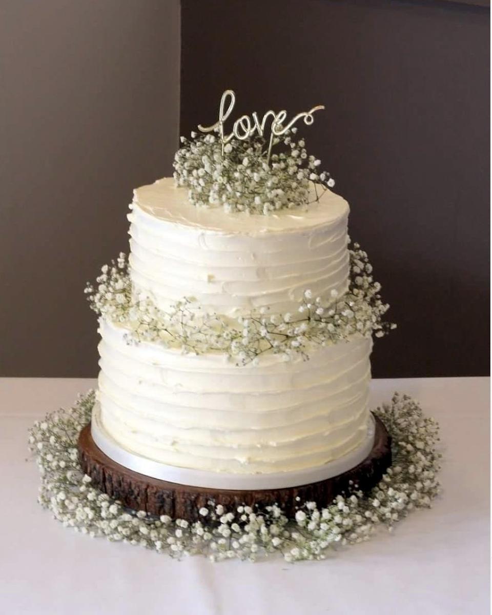 30 Ways to Decorate a Plain Wedding Cake - hitched.co.uk
