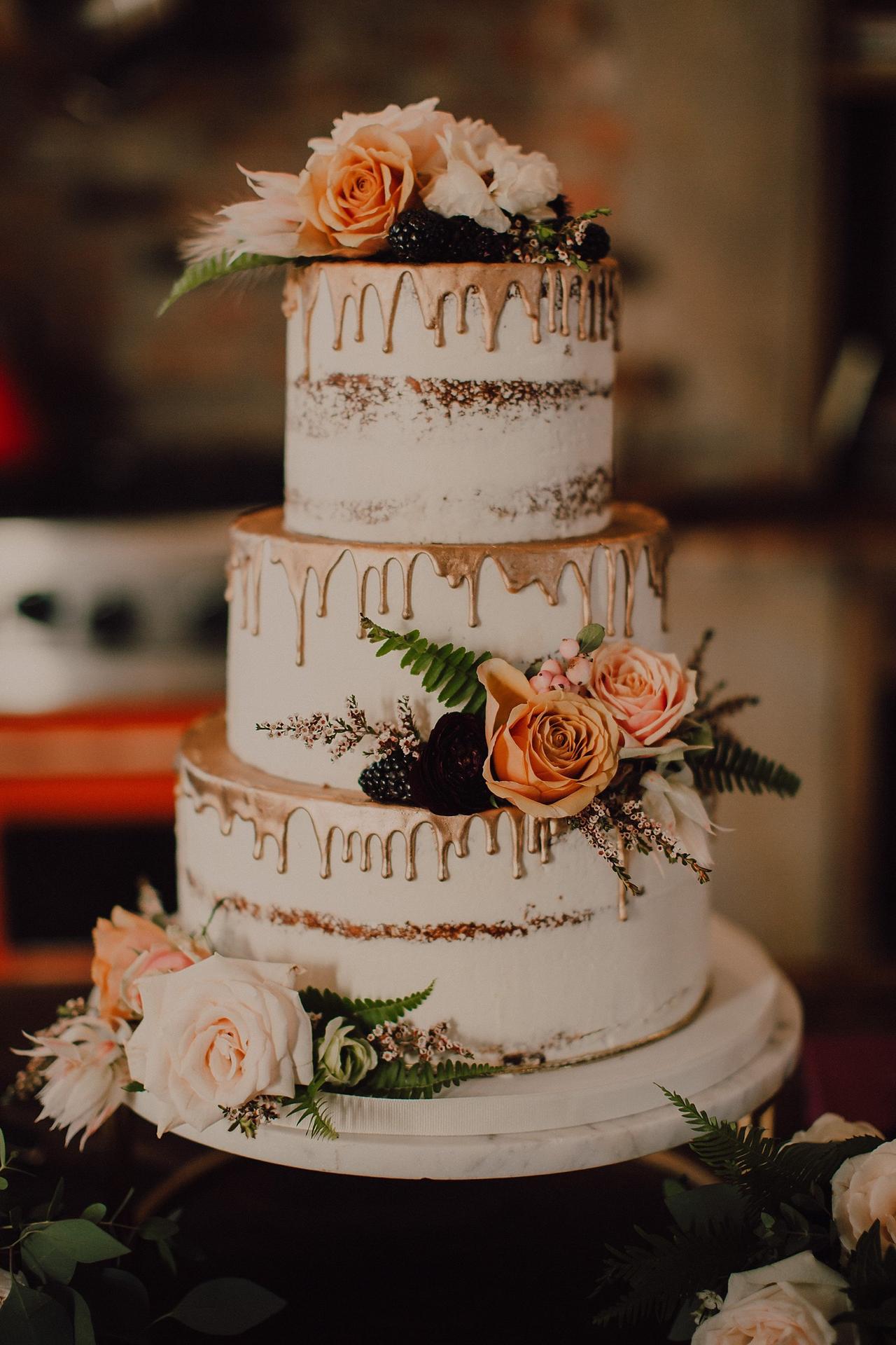 Bride And Groom Fondant Wedding Cake - Dough and Cream