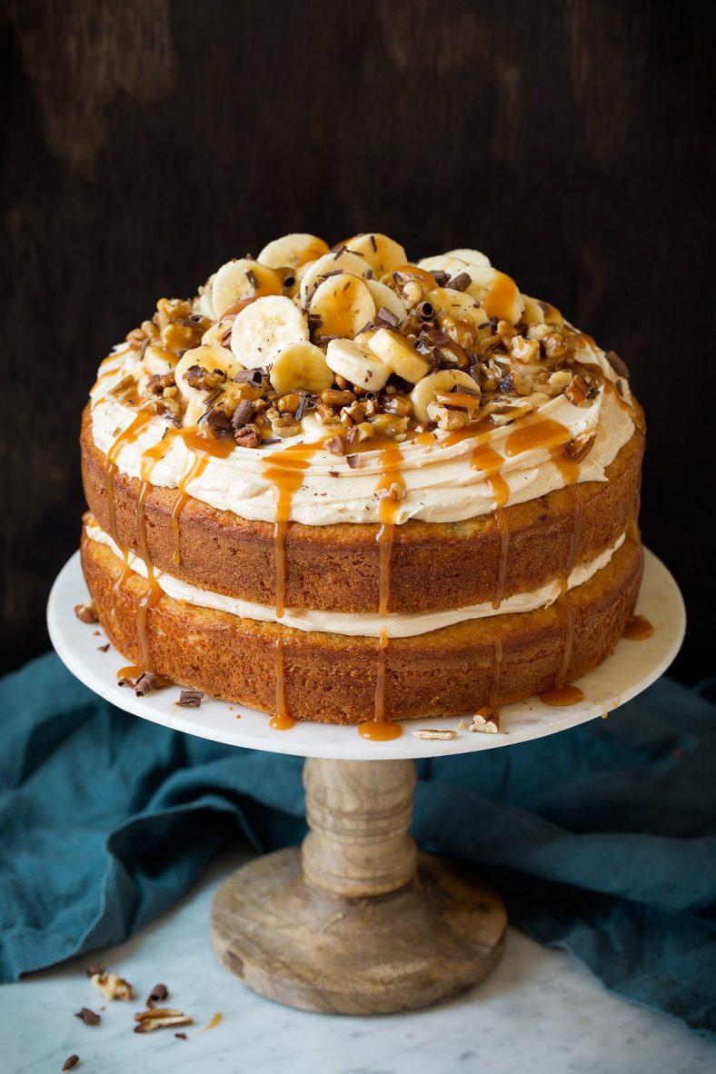 Single tier banoffee rustic wedding cake with banana and toffee drizzle