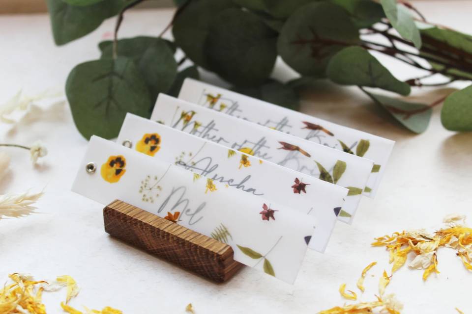 https://cdn0.hitched.co.uk/article/5277/3_2/960/png/107725-wildflower-place-cards.jpeg