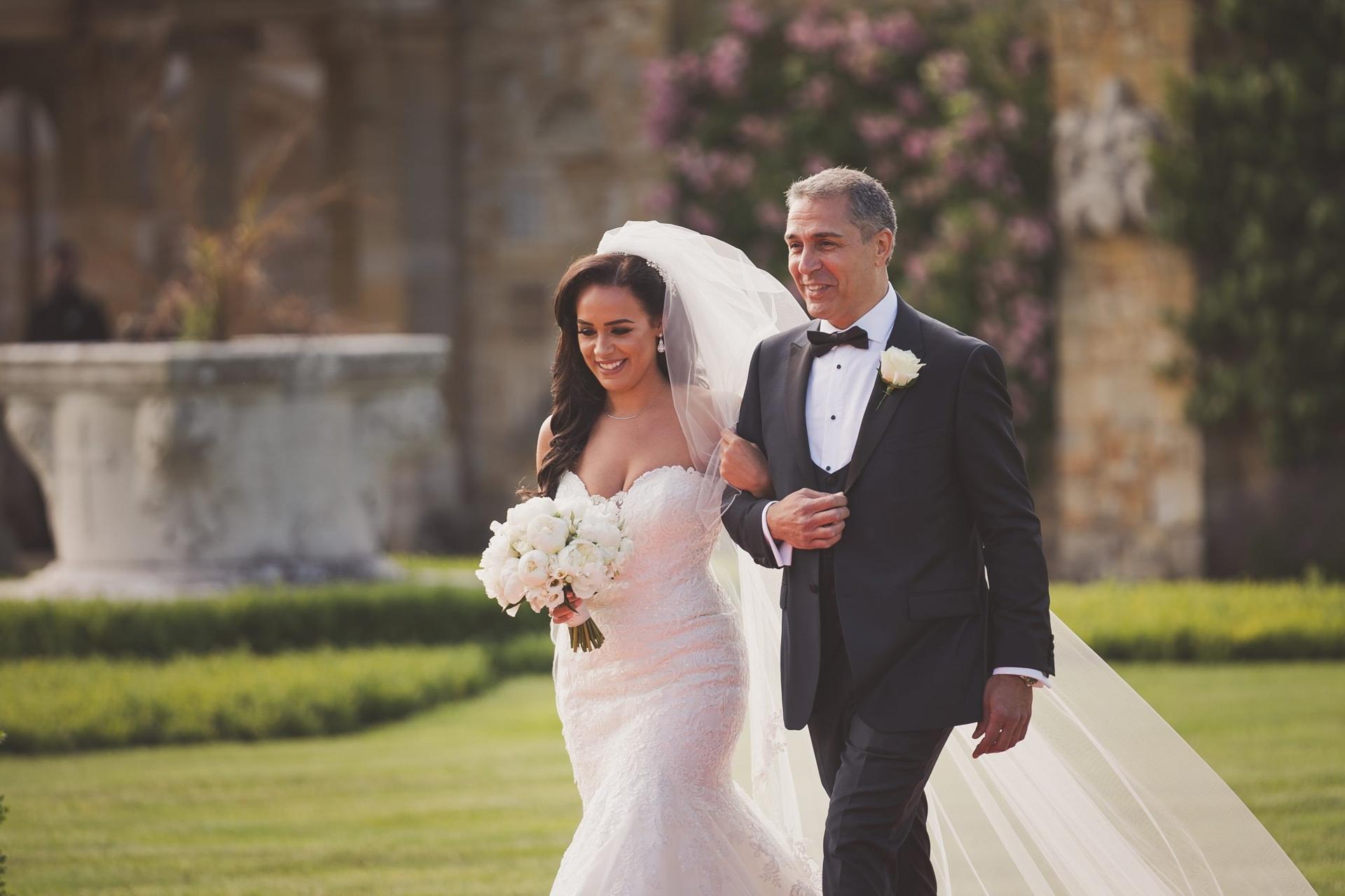 An Elegant Outdoor Wedding in the Italian Gardens of Historic Hever ...