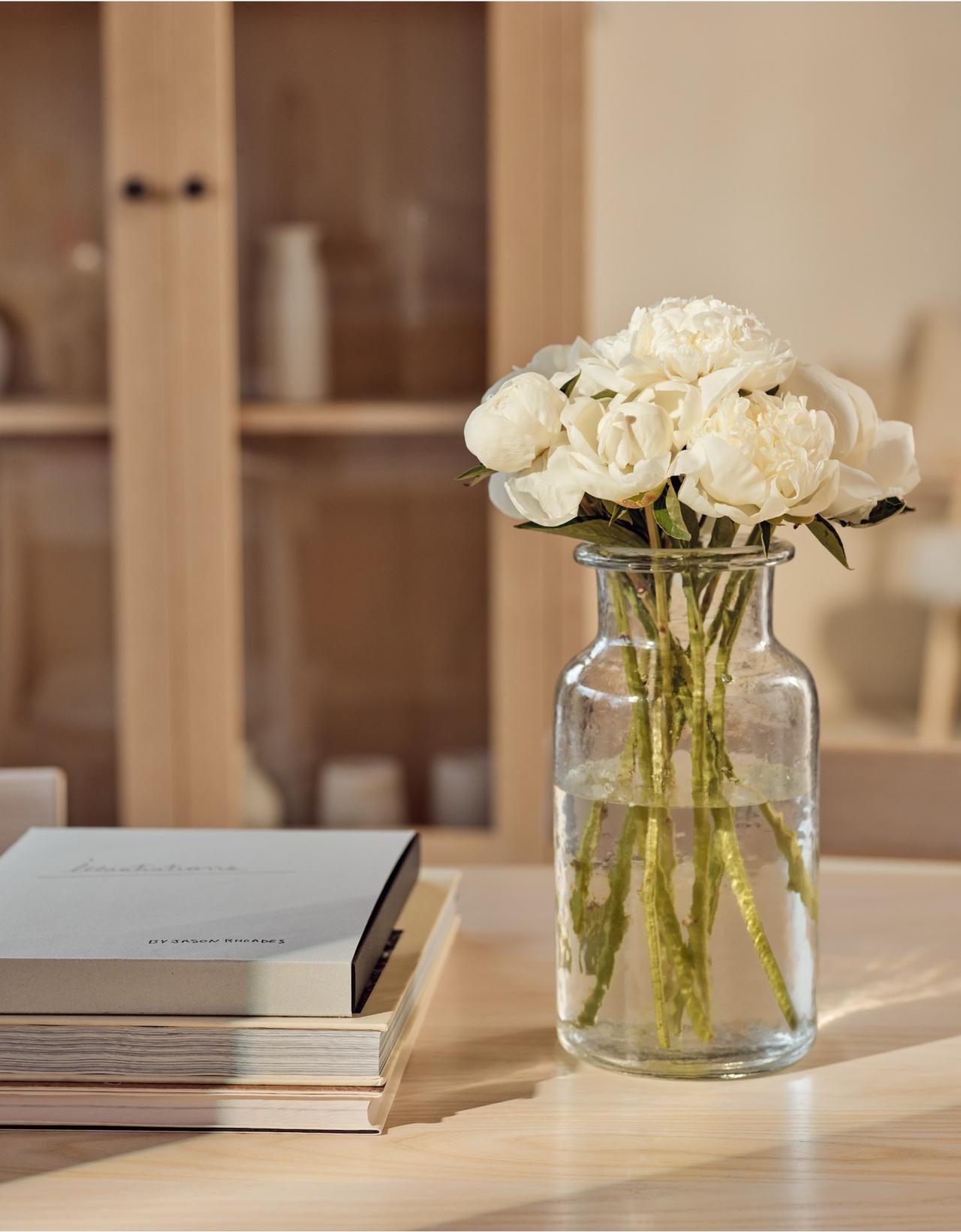 Stowell Vase – The White Company
