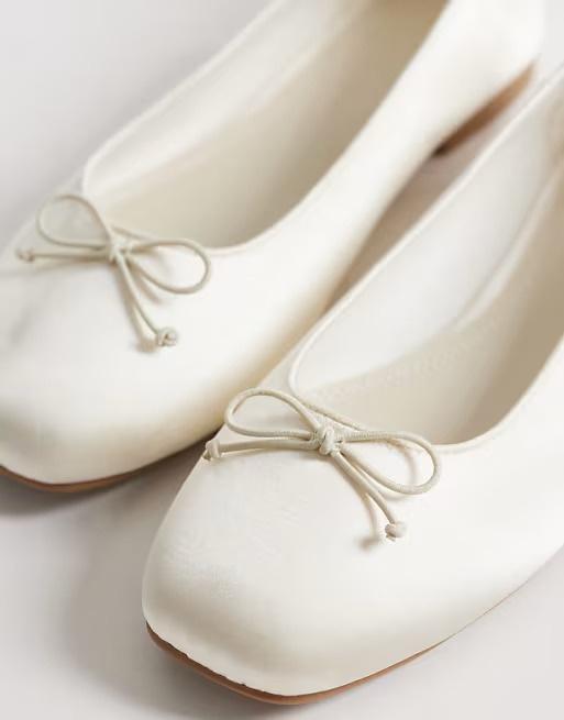 Wide Fit Lion Bow Ballets In Ivory Satin - ASOS DESIGN