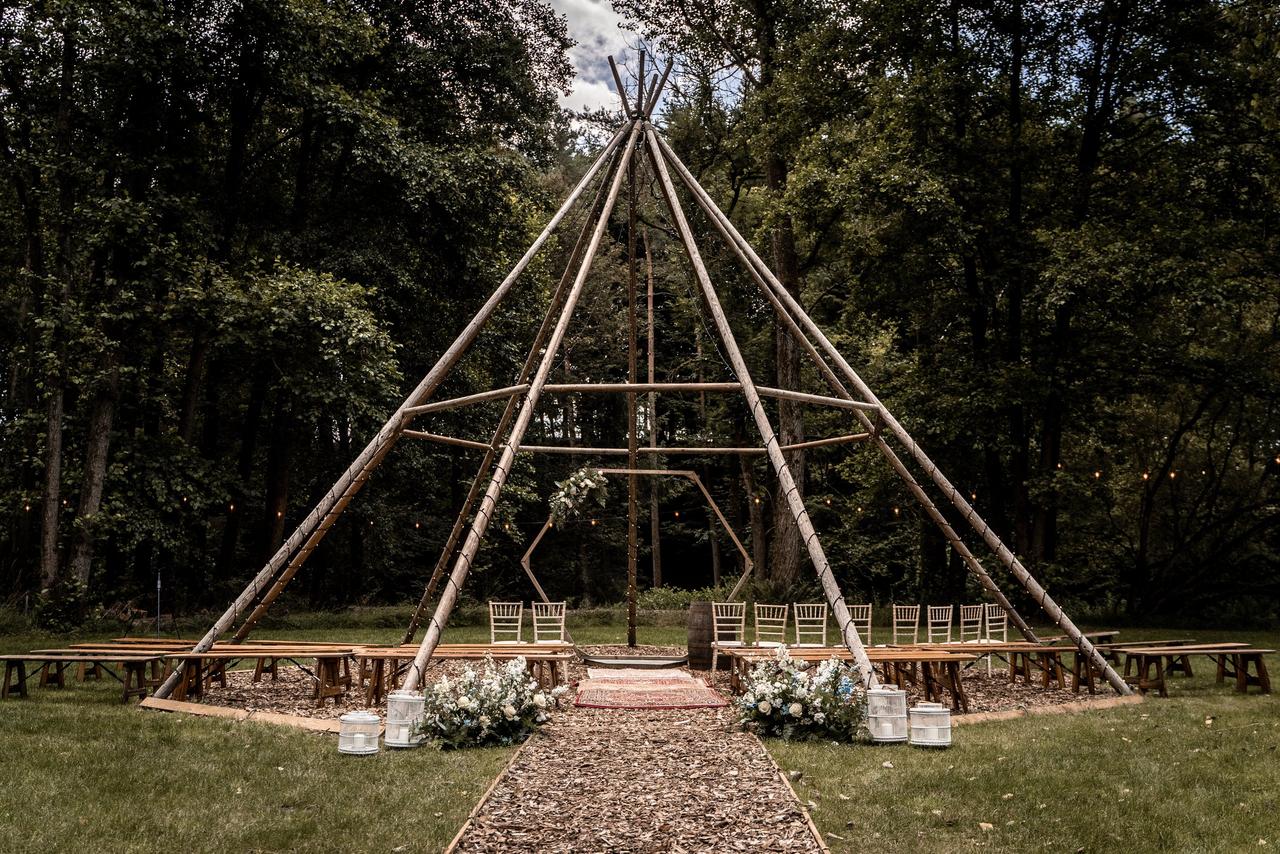 outdoor tipi style venue for ceremonies 