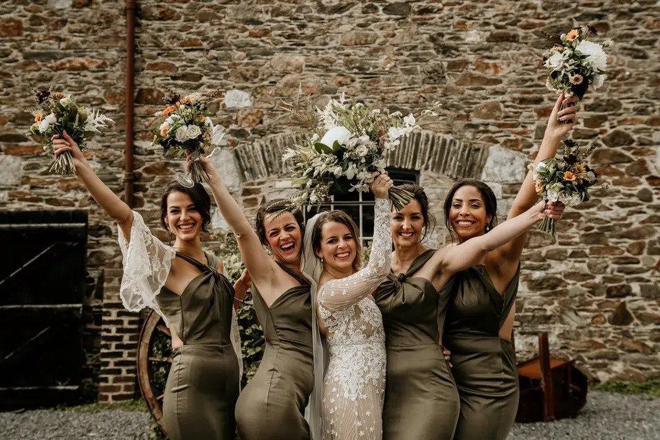 25 Fun Wedding Photo Ideas and Poses for Your Bridesmaids! - Praise Wedding  | Bridesmaids photos, Wedding picture poses, Wedding photos