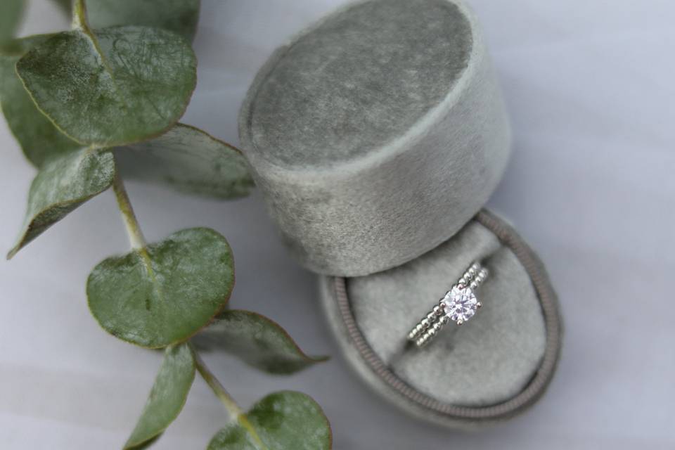 What should you spend deals on engagement ring