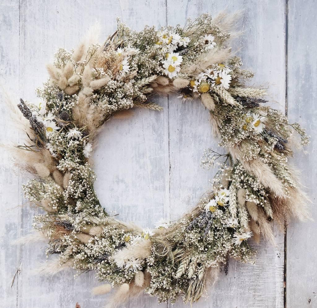 Why Dried Wedding Flowers Make The Coolest Wedding Décor - hitched