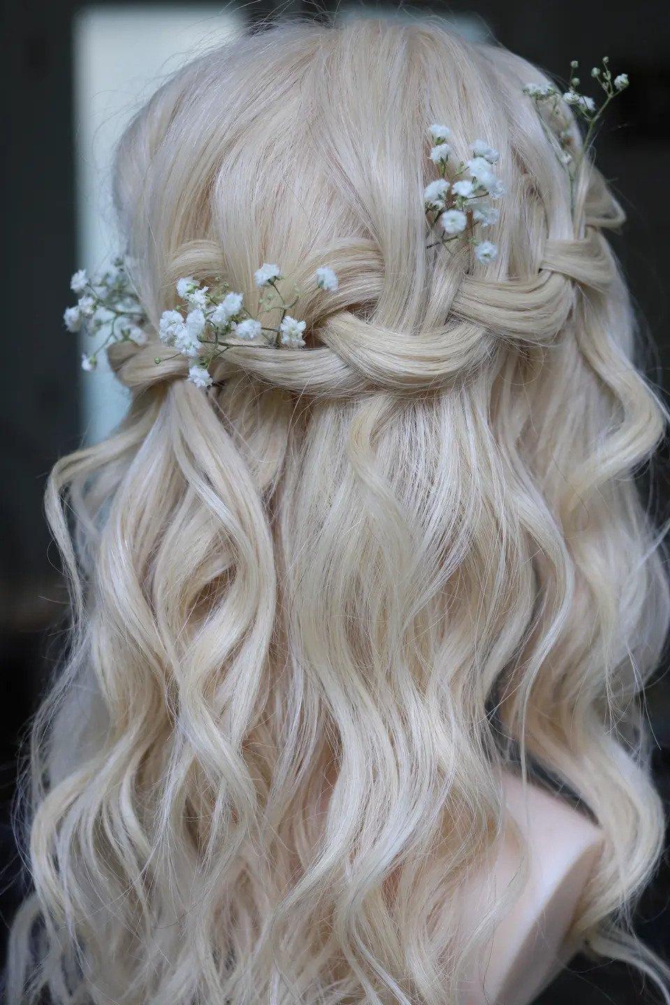 Top 8 Wedding Hairstyle Ideas with Gajra flowers | Wedding Decorations,  Flower Decoration, Marriage Decoration Melting Flowers Blog