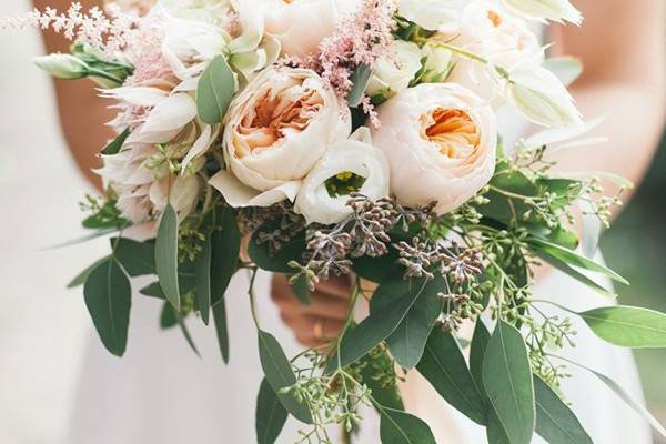 How to Choose Your Wedding Flowers hitched hitched