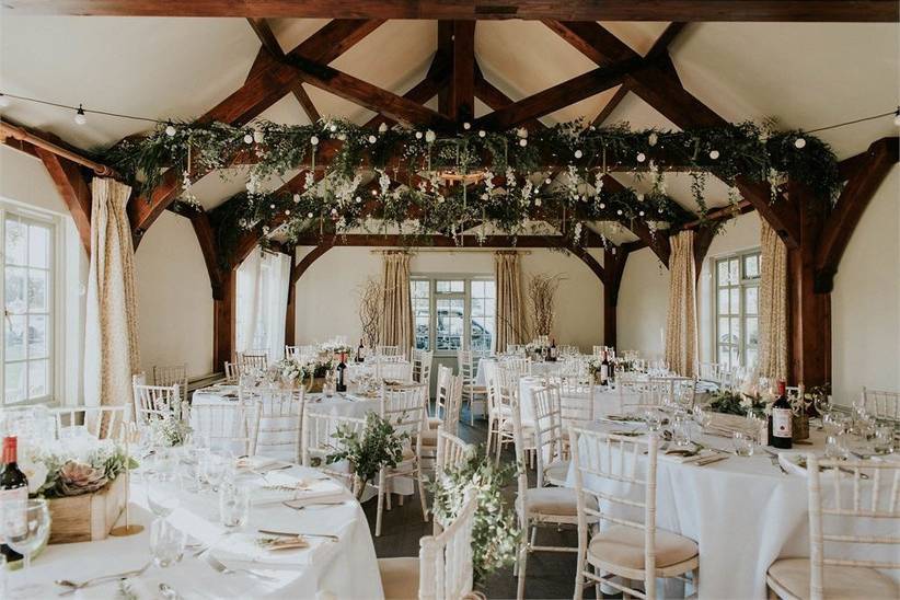 A rustic dining room decorated with elegant furniture 