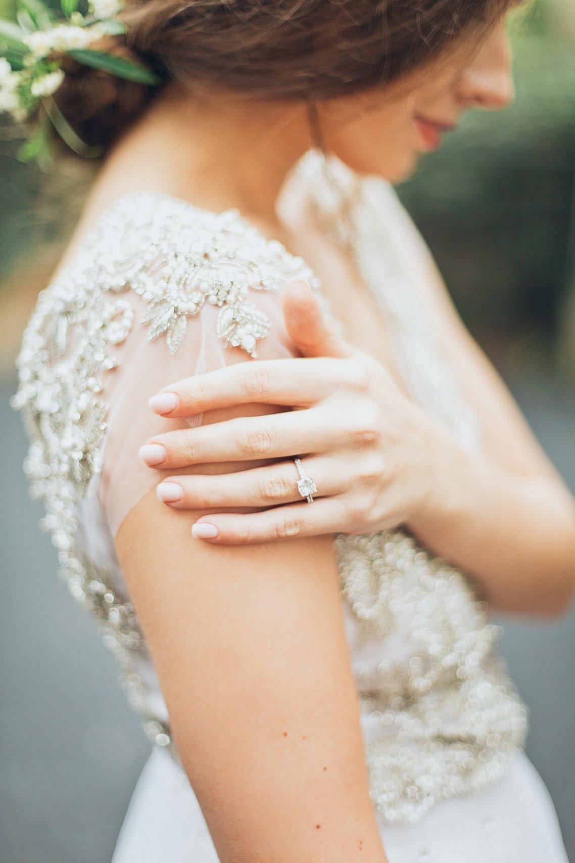 Wedding rings on hot sale woman's finger