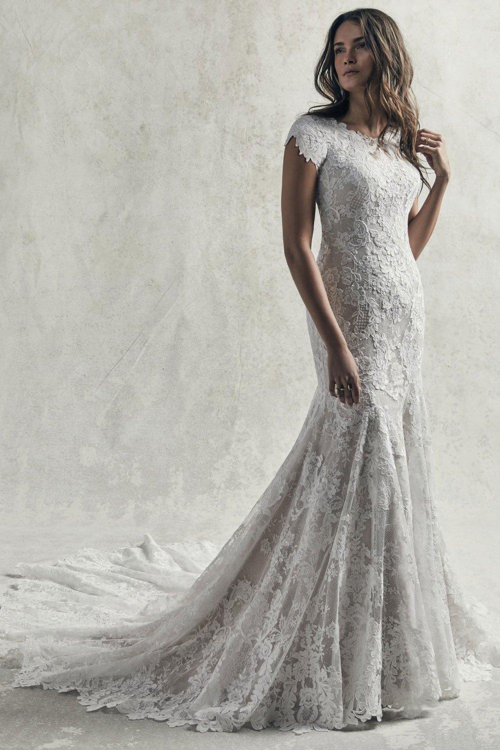 25 Best Feather Wedding Dresses in the Dreamiest Styles