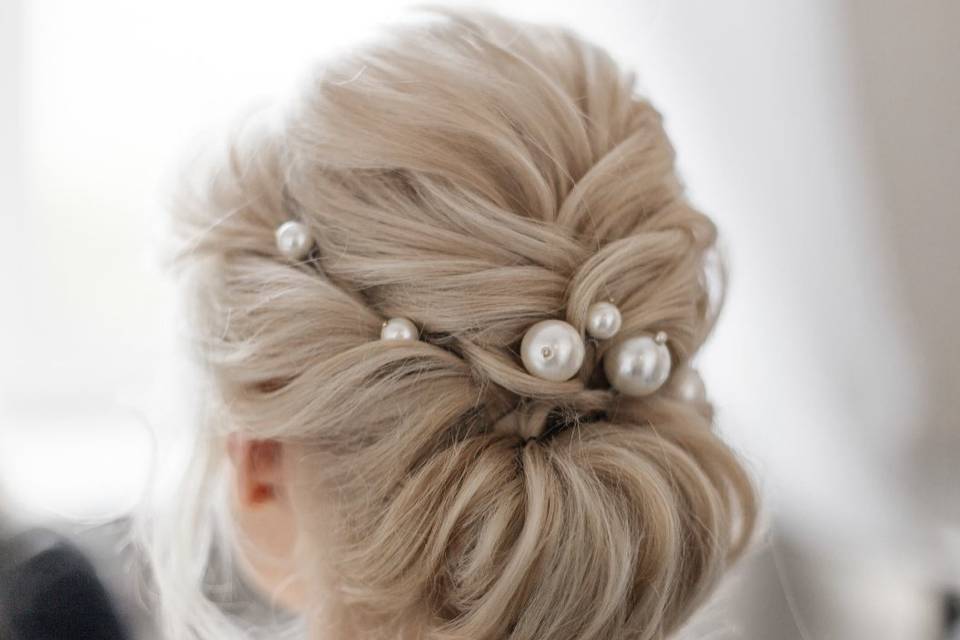 80 Elegant Wedding Updos for All Hair Types