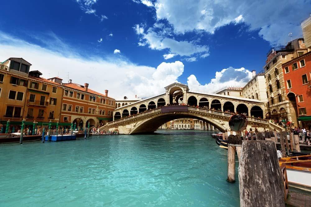 rialto-bridge-in-venice