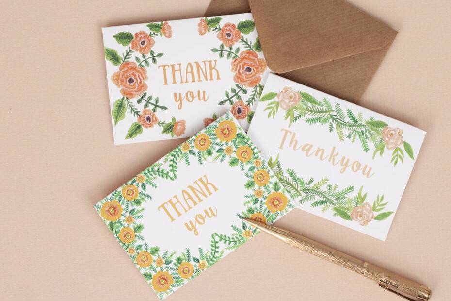 Floral wedding thank you cards with a Kraft envelope and a pen