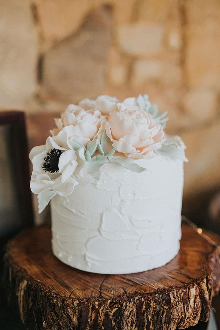 30 Ways to Decorate a Plain Wedding Cake - hitched.co.uk