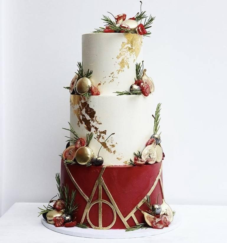 red christmas wedding cake