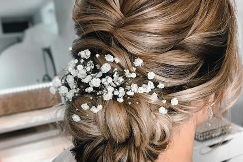 32 Stunning Mother of the Bride Hairstyles for 2020  -  