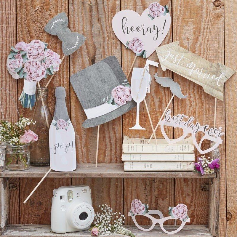 Wedding picture store props ideas