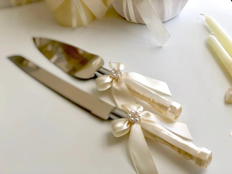 Joy Ceremony Wedding Cake Knife and Server Set - Rustic Cake Cutting and Serving  Set - Bridal Cutter Set with Eucalyptus Leaves, White Roses - Twine-Wrapped  Utensils for Birthday Party, Festive Events