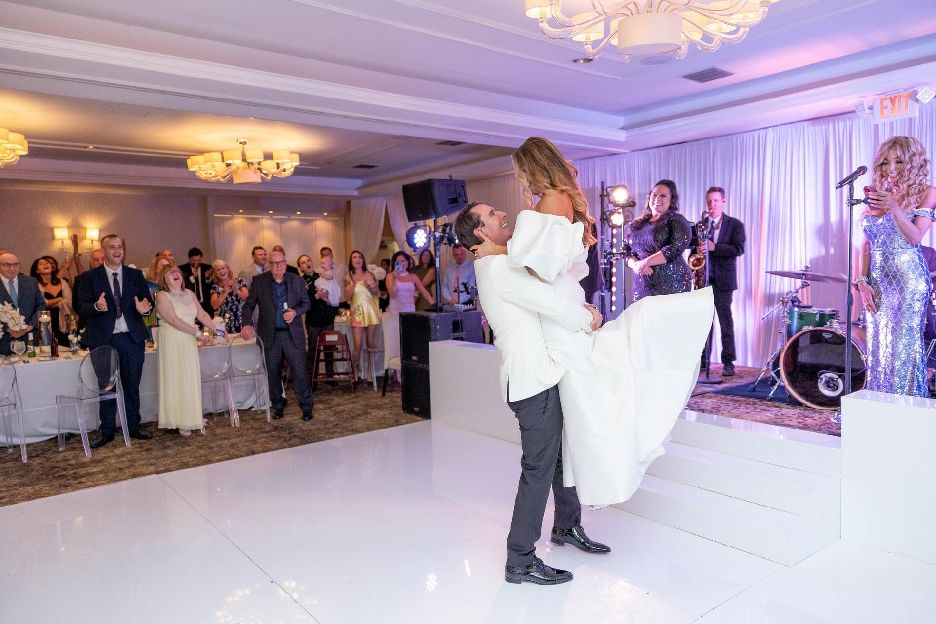 Wedding Entertainment: 80 Unique Ways to Entertain Your Wedding Guests ...