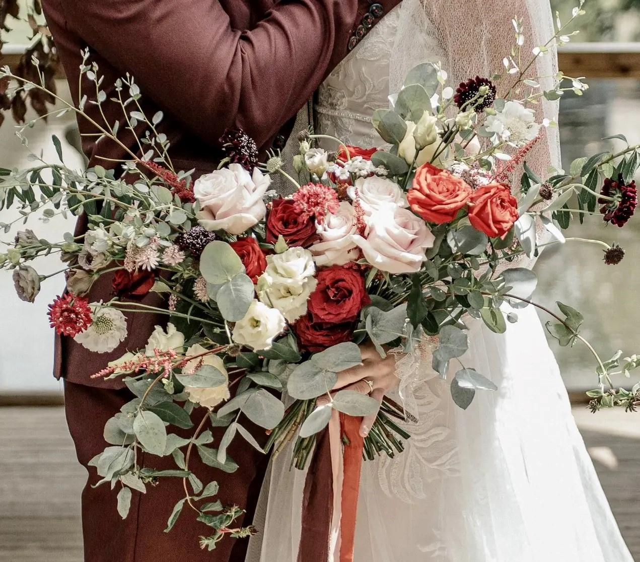 Rose Wedding Bouquets: 33 Ideas & Expert Tips - hitched.co.uk