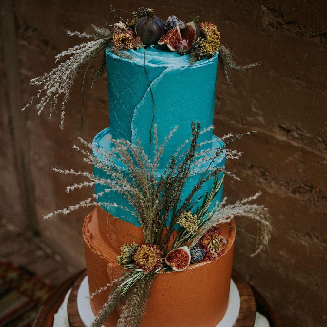 Blue and brown wedding cake with dried flowers