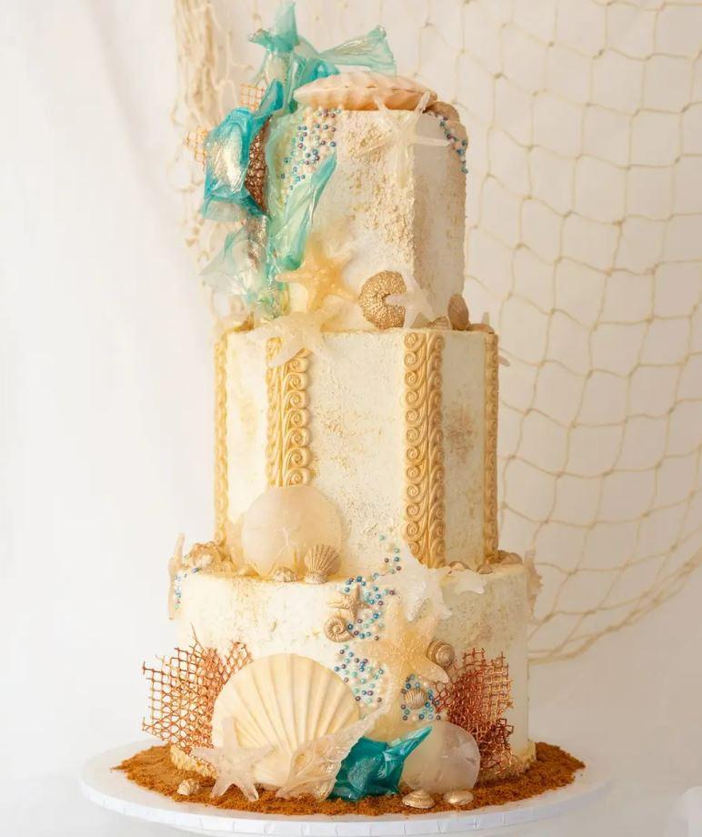 Video Mapped Wedding Cake—Delish.com