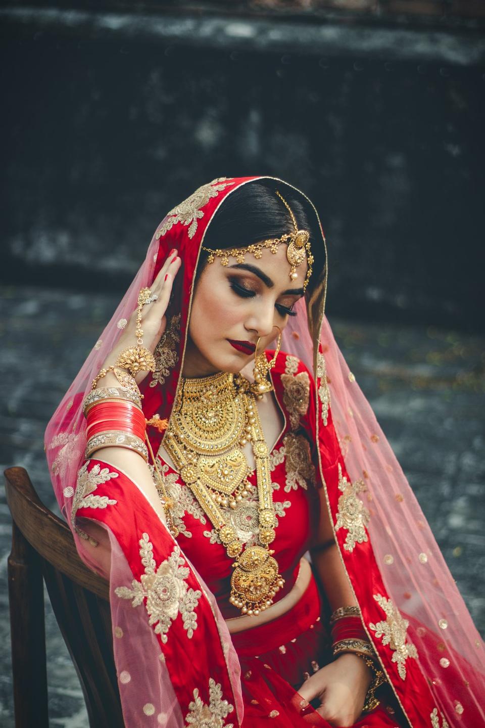 What Do People Wear At A Hindu Wedding