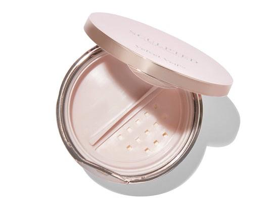 Sculpted setting powder compact