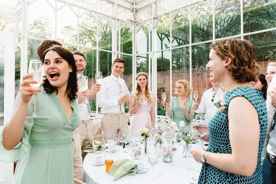 How to Make a Wedding Guest List (Plus Who Not to Invite) 