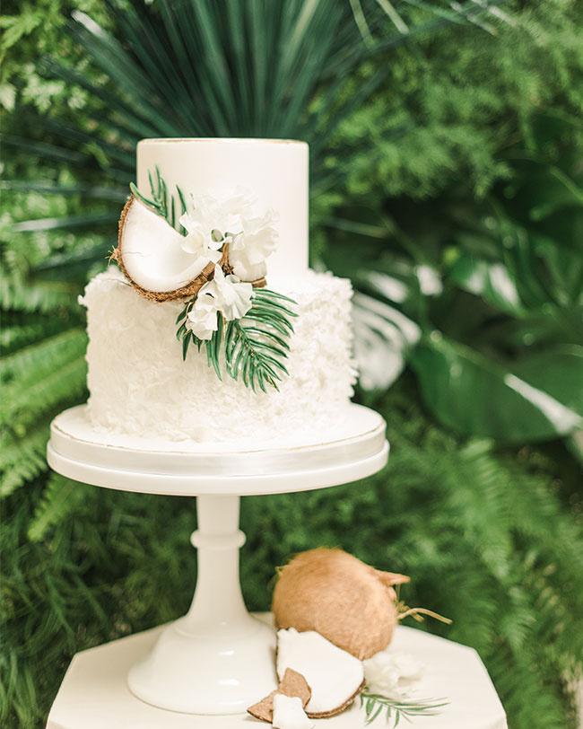 Should You Serve a Fondant- or Buttercream-Covered Wedding Cake?