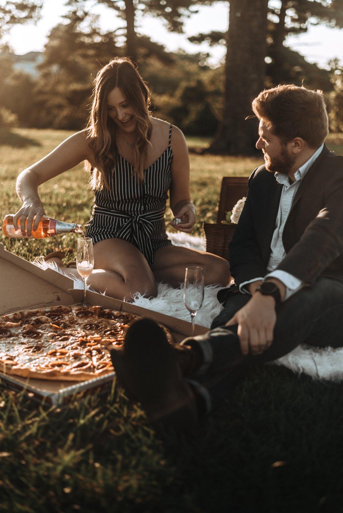 43 Cheap Date Night Ideas for Romance on a Budget