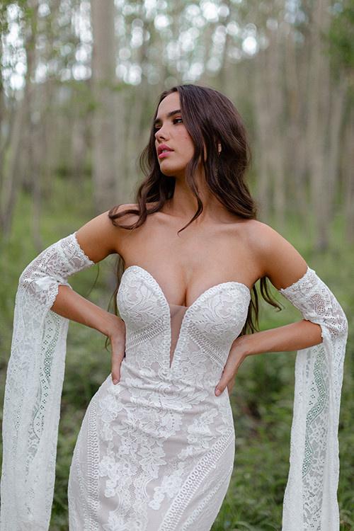 Sexy Strapless Wedding Dress with Plunging Neckline