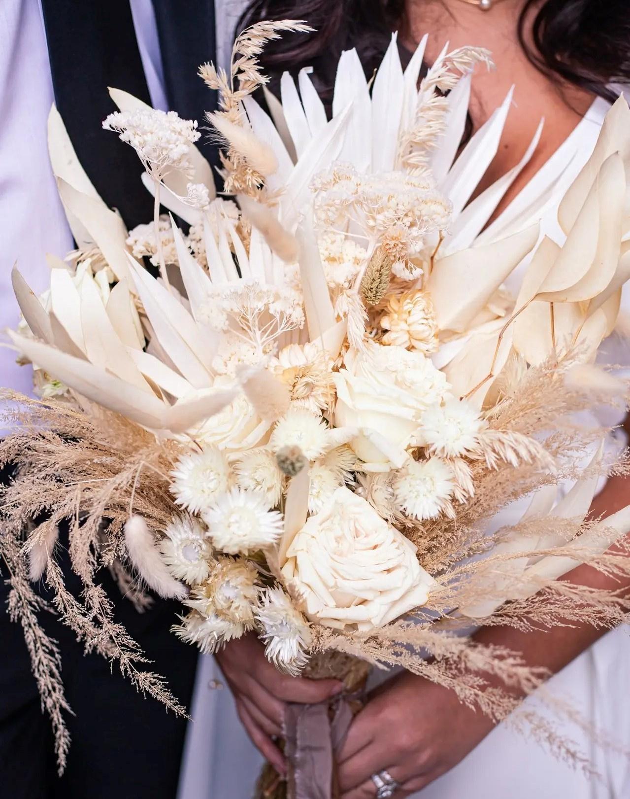 12 Statement Wedding Bouquet Ideas For Every Type of Bride