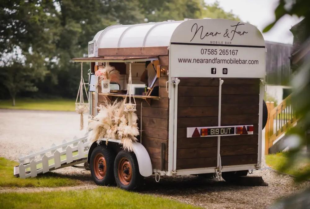 20 Mobile Cocktail Bar Truck Ideas for Your Wedding