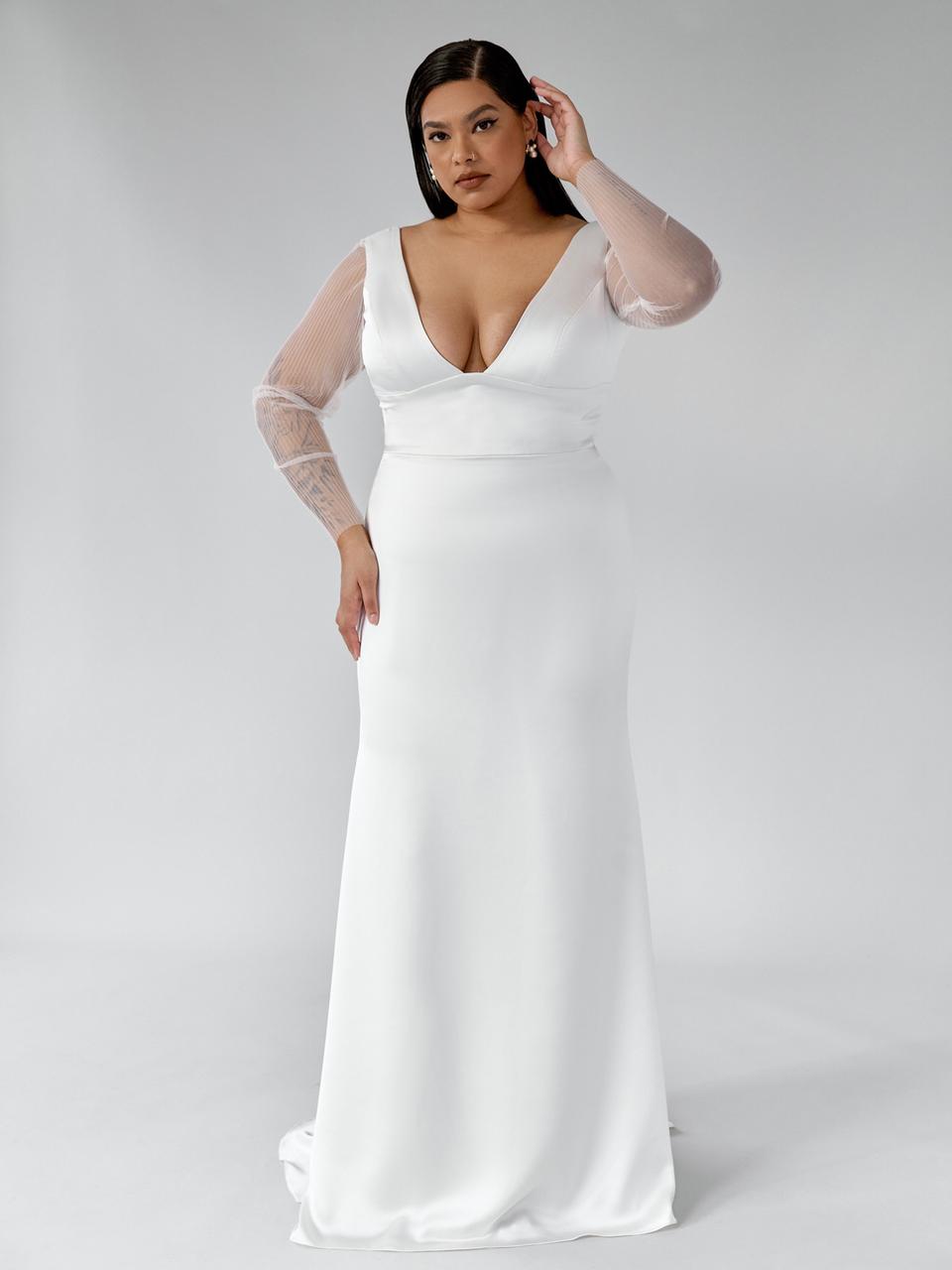 31 Plus Size Wedding Dress and Curvy Bridal Gowns - hitched.co.uk ...